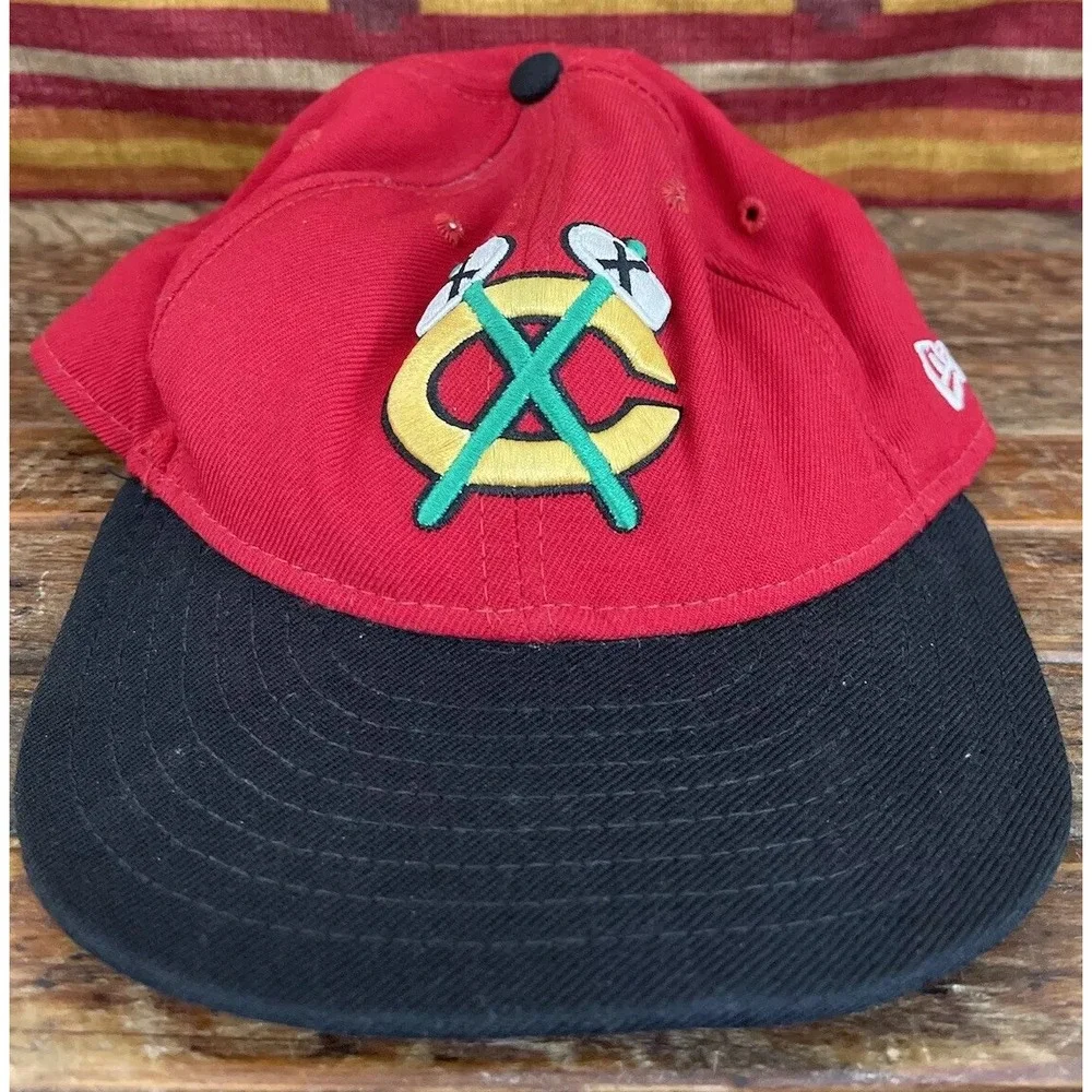 Chicago Blackhawks Fitted Cap Hat 7 1/8 2010 New Era Stanley Cup Final Red Black